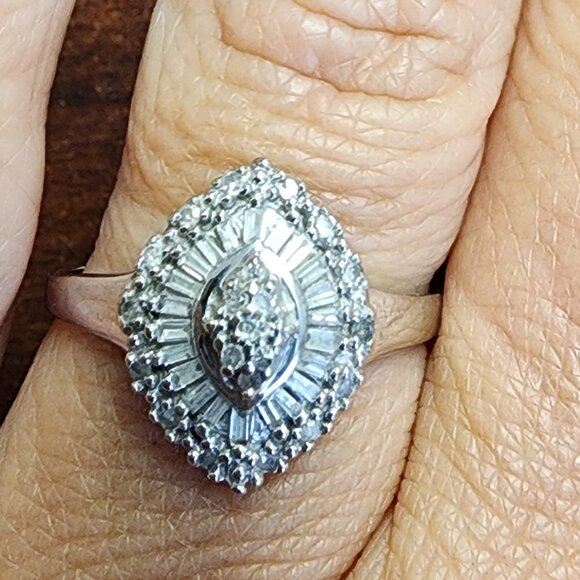 Jewelry - 10k white gold diamond ring